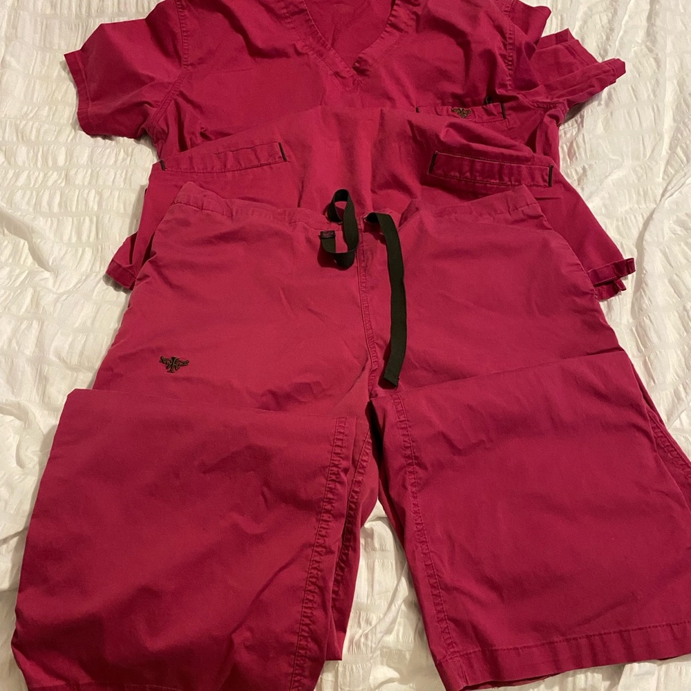 Med couture Set. Pants are LARGE REG top XL 10